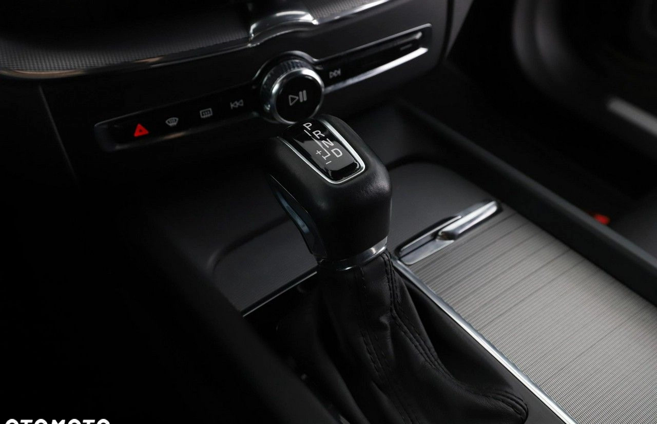 Volvo XC 60 cena 117900 przebieg: 135521, rok produkcji 2017 z Chocz małe 352